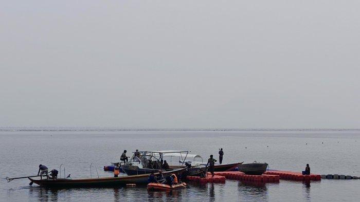 Proses pencarian korban tenggelam seorang pelajar SMKN 1 Purwakarta, Muhammad Rizki Gunawan (17) di Danau Waduk Jatiluhur Purwakarta, Kabupaten Purwakarta, Jawa Barat pada Rabu (22/5/2024).