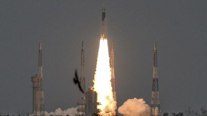 Sempat Tertunda, Akhirnya India Berhasil Luncurkan Roket Misi ...