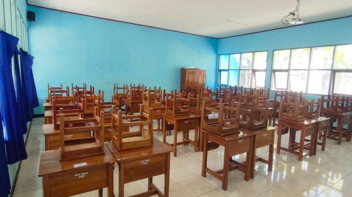 Ruang kelas di SMA Negeri 1 Mangunjaya, Pangandaran yang digunakan untuk merawat korban keracunan massal.
