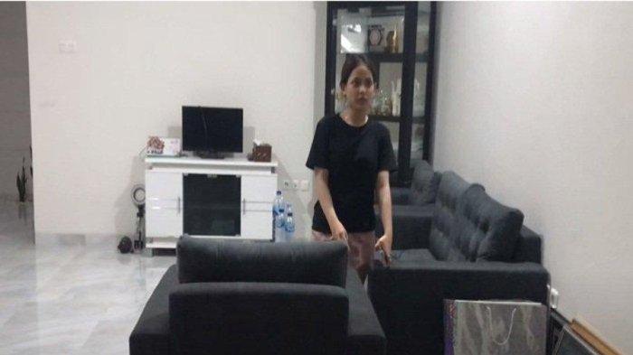 ruang tamu rumah Putri Isnari