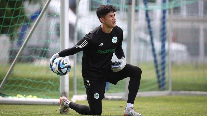 RUMOR PERSIB -  Sosok kiper diaspora kelahiran Amerika Serikat yang masuk radar rumor transfer Persib Bandung, Cyrus Margono. Ia disebut bakal menggantikan Kevin Mendoza.