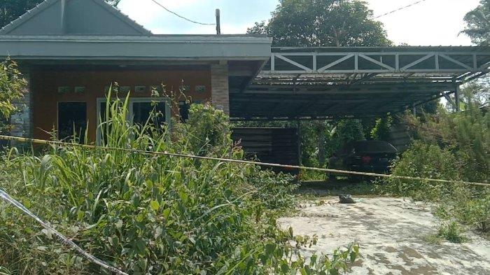 Rumah yang menjadi TKP kasus Subang. Kasus ini masih menjadi misteri karena polisi belum mengungkap siapa yang bertanggung jawab.