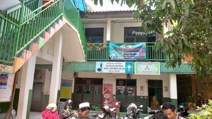 SDN Jatimulya 09 Kecamatan Tambun Selatan, Kabupaten Bekasi TKP siswa diduga jadi korban bullying hingga diamputasi.