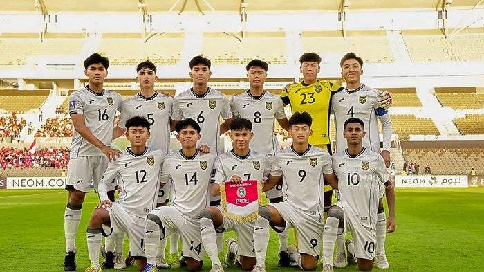 SKUAD GARUD MUDA- Skuad timnas U-17 Indonesia saat melawan timnas U-17 Korea Selatan, Jumat (4/4/2025).