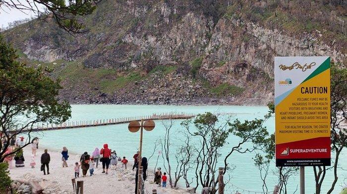 Suasana Kawah Putih di Kabupaten Bandung pada Minggu (2/1/2022).