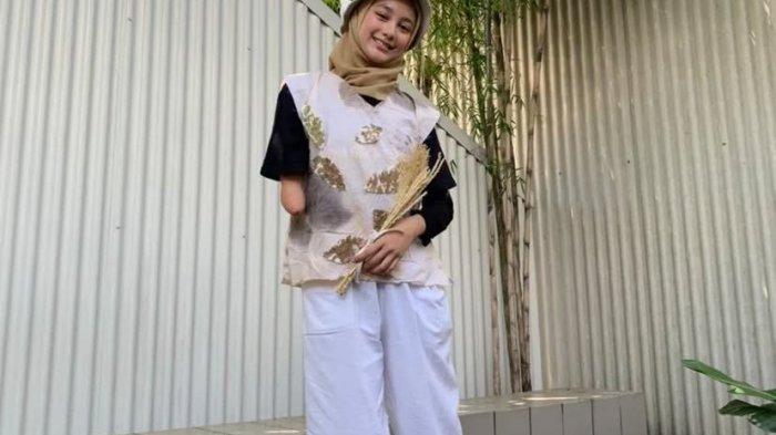 KOLEKSI RD - Melalui RD ( Ranti Disabilitas) Collection, lini fashion inklusif  ini membingkai perjuangan dalam bentuk pakaian yang bukan sekadar gaya, tetapi sebagai pesan kemanusiaan yang menyentuh.