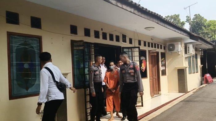 Tarsum, suami yang memutilasi istrinya saat akan menjalani pemeriksaan kejiwaan di Mapolres Ciamis, Senin (6/5/2024).