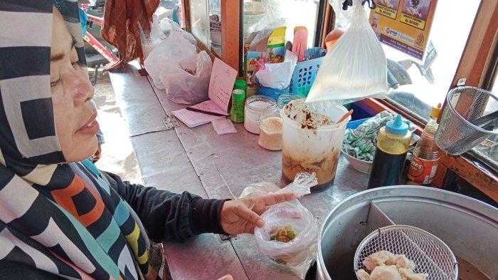 Olih Hanifah (45), pegawai 