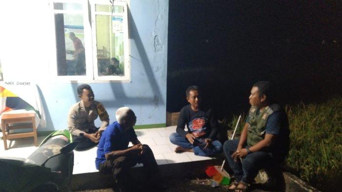 Sejumlah warga di Kota Banjar didatangi kepolisian. Warga Kota Banjar sedang resah dengan adanya teror ketuk pintu di malam hari.