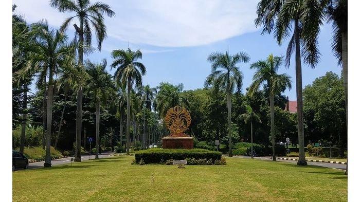 Tugu Makara Universitas Indonesia, Depok, Jawa Barat.