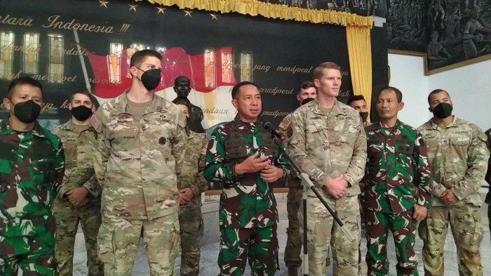 Pangdam III/Siliwangi Mayjen TNI Agus Subiyanto menjamu dan menyambut delapan personel Tentara Amerika Serikat yang akan menggelar latihan di Cianjur, Kamis (21/10/2021).