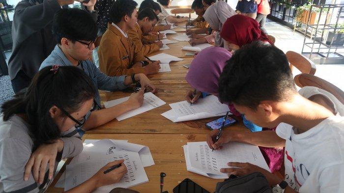 Mengenal Hobi Hand Lettering, Seni Menggambar Huruf yang Indah ...