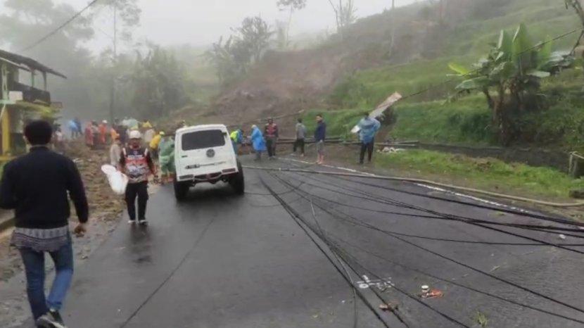 Longsor Jalur Garut-Tasik