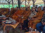 Puluhan-biksu-Thudong-saat-berkunjung-ke-Pendopo-Bupati-Cirebon-sa.jpg