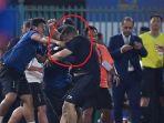 Sekretaris-Timnas-U-22-Indonesia-Tegar-Diokta-saat-dipukul-oleh-seorang-ofisial-Thailand.jpg