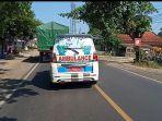 ambulans-di-jl-raya-pangandaran.jpg