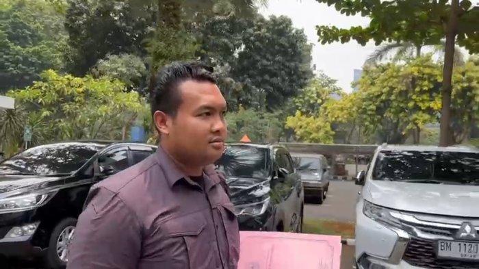Ajudan Ketua Komisi Pemberantasan Korupsi (KPK) Firli Bahuri, Kevin Egananta, memenuhi panggilan penyidik Polda Metro Jaya, Jumat (13/10/2023).