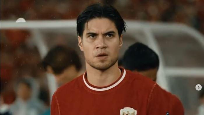 Aksi Kevin Diks saat memperkuat Timnas Indonesia dengan nomor punggung 2.