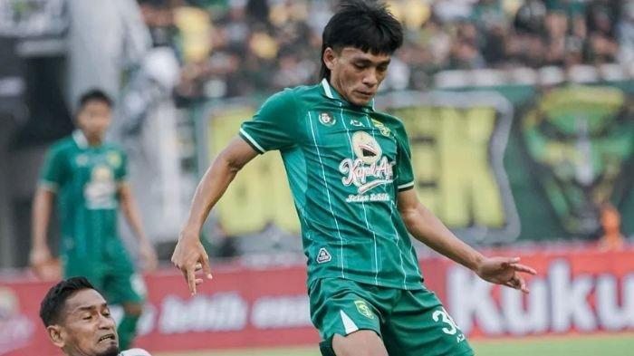Aksi pemain Persebaya Surabaya, Ripal Wahyudi.