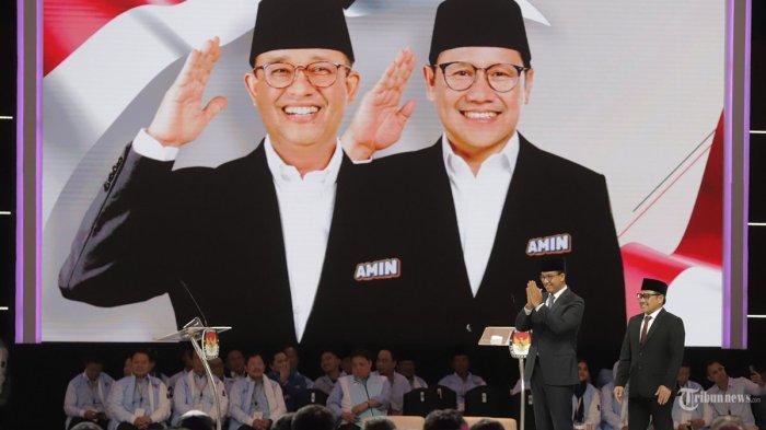 Pasangan Calon Presiden dan Wakil Presiden nomor urut 1 Anies Baswedan dan Muhaimin Iskandar saat memasuki ruang debat kelima Calon Presiden Pemilu 2024 di Jakarta Convention Center, Senayan, Jakarta Pusat, Minggu (4/2/2024).