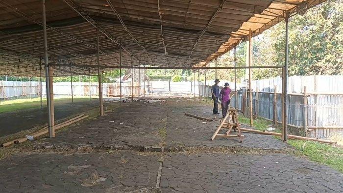 Area di Masjid Agung At-Tin yang akan dijadikan lokasi pemotongan hewan kurban Iduladha 1445 Hijriah, Makasar, Jakarta Timur, Sabtu (15/6/2024).