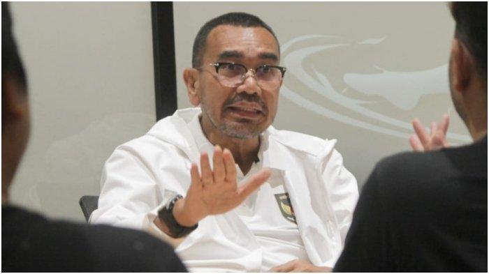 Exco PSSI Arya Sinulingga berbicara kepada wartawan.