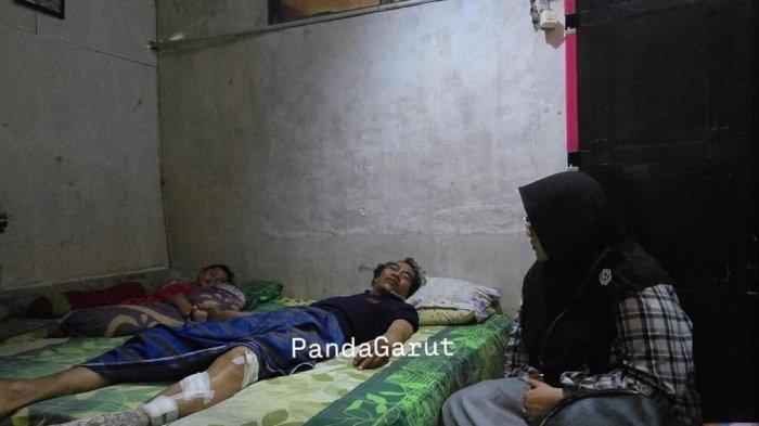 Asep mantan guru honorer kini ngojek online. Naas sepeda yang dicicil Rp10 ribu per hari rusak karena ditabrak.