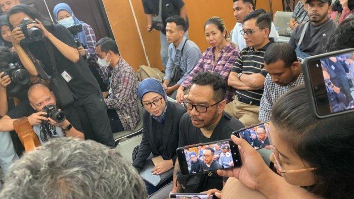 Ayahanda David Ozora, Jonathan Latumahina, saat menanti sidang pembacaan surat tuntutan terdakwa kasus penganiayaan berencana, Mario Dandy Satriyo dan Shane Lukas, di Pengadilan Negeri (PN) Jakarta Selatan, Kamis (10/8/2023).