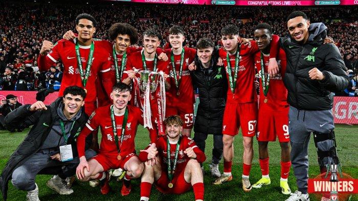 Barisan pemain muda Liverpool membantu tim meraih gelar juara Carabao Cup.