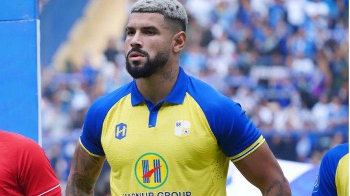 Bek Barito Putera, Renan Alves dikabarkan diminati Persija Jakarta di Liga 1 musim depan.