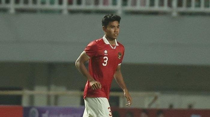Bek Persija Jakarta, Muhammad Ferarri, saat laga debut bersama Ttimnas Indonesia yang bertanding melawan Curacao di Stadion Pakansari, Cibinong, Bogor, Jawa Barat, Selasa (27/9/2022).
