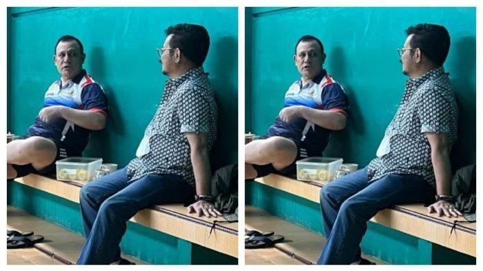 Beredar fotro pertemuan Ketua KPK, Firli Bahuri dengan Syahrul Yasin Limpo di lapangan bulu tangkis.