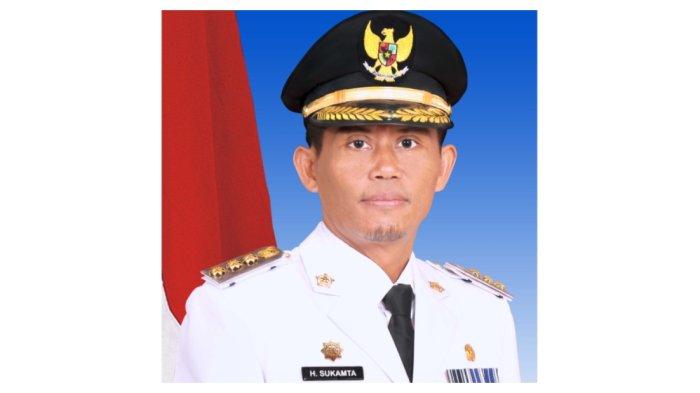 Bupati Tanah Laut, Sukamta. Sukamta menolak kedatangan Wakil Ketua DPR Muhaimin Iskandar dan Ketua Umum PKB menghadiri MTQ Internasional di wilayahnya.