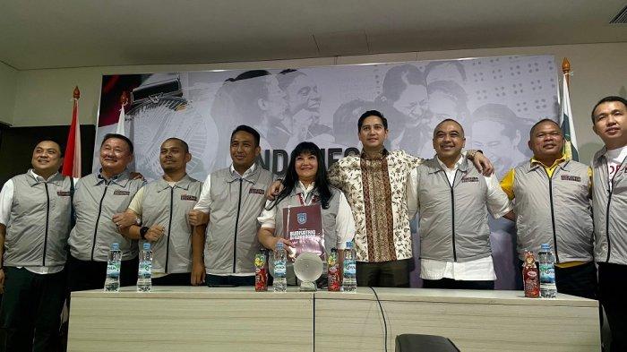 Calon Ketua Umum PP PERBASI, Budisatrio Djiwandono, saat menyerahkan berkas pencalonan di Kantor PERBASI, Jakarta Pusat, Jumat (20/9/2024)