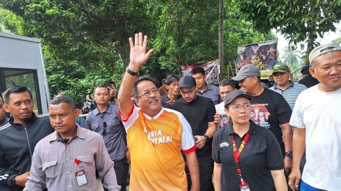 Calon wakil gubernur (cawagub) Rano Karno saat kampanye di Jagakarsa, Jakarta Selatan, Rabu (25/9/2024).