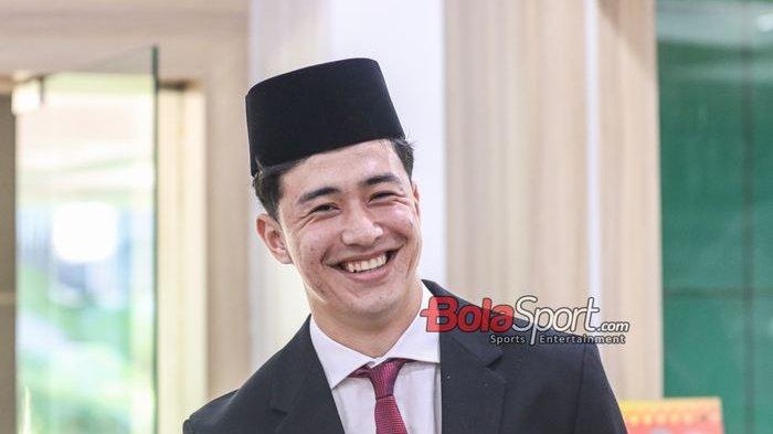 Cyrus Margono saat tiba untuk pengambilan sumpah kewarganegaraan Warga Negara Republik Indonesia (WNI) di Kantor Kanwil Kemenkumham DKI Jakarta, Cawang, Jakarta, Kamis (21/3/2024).