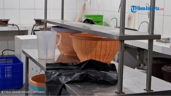 Suasana meja tempat meracik MBG di Jaksel