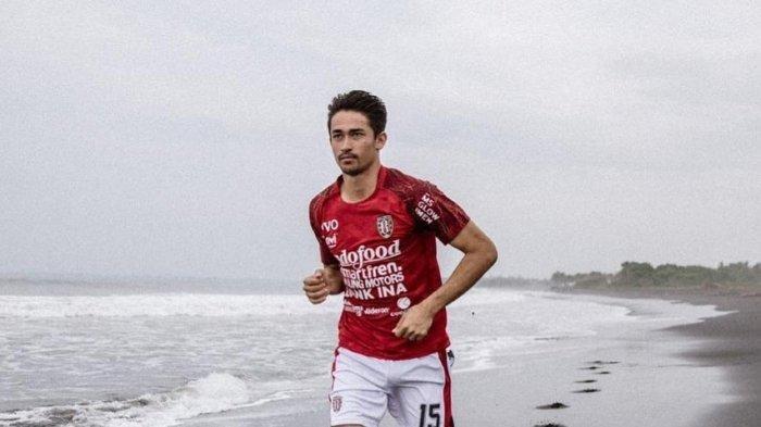 Eks bek Bali United, Gavin Kwan Adsit.