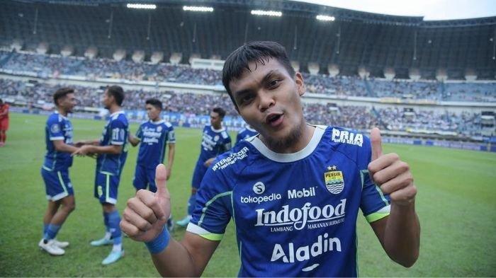 Ekspresi pemain Persib Bandung Rachmat Irianto.