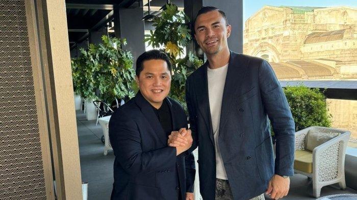 Ketua Umum PSSI, Erick Thohir bertemu dengan kiper keturunan Indonesia, Emil Audero Mulyadi yang saat ini memperkuat Inter Milan di Liga Italia, Sabtu (13/4/2024).