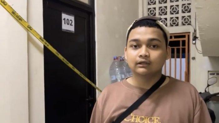 Fadil yang kamar kosnya bersebelahan dengan korban