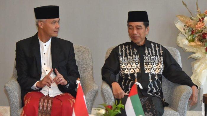 Gubernur Jawa Tengah yang juga Capres PDIP Ganjar Pranowo bersama Presiden Jokowi melaksanakan Salat Id di Masjid Raya Sheikh Zayed, Solo, Sabtu (22/4/2023).