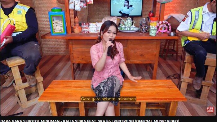 Lirik lagu dan kunci gitar Gara Gara Sebotol Minuman - Kalia Siska feat SKA 86.