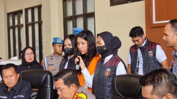 Tanpa airmata dan permohonan maaf kepada para korban, Gischa Debora Aritonang (19) penipu tiket konser Coldplay berbicara saat diberi kesempatan berbicara di Polres Metro Jakarta Pusat.