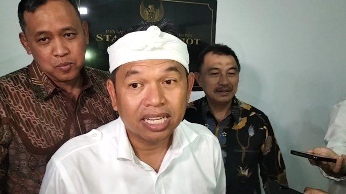 Gubernur Jawa Barat Dedi Mulyadi di Stadion Patriot Candrabhaga Kota Bekasi pada Senin (17/3/2025). 