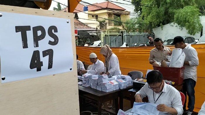 Habib Rizieq Shihab akan menggunakan hak pilihnya pada Pemilu 2024 di TPS 47 di Petamburan, Tanah Abang, Jakarta Pusat (14/2/2024).