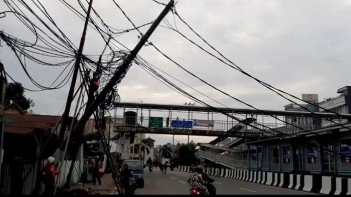Ilustrasi. Seorang pengendara sepeda motor bernama Vadim (38) mengalami luka di kepala usai kendaraannya tersangkut kabel melintang di Jalan Brigjen Katamso, Palmerah, Jakarta Barat pada Jumat (28/7/2023) malam.