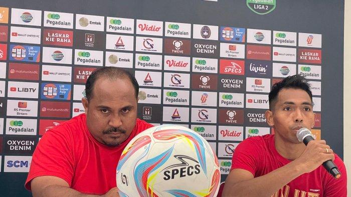 Pelatih Malut United FC Imran Nahumarury dan Frets Butuan saat Konferensi pers sebelum pertandingan kontra Semen Padang di Stadion Madya, Senayan, Jakarta (24/2/2024)