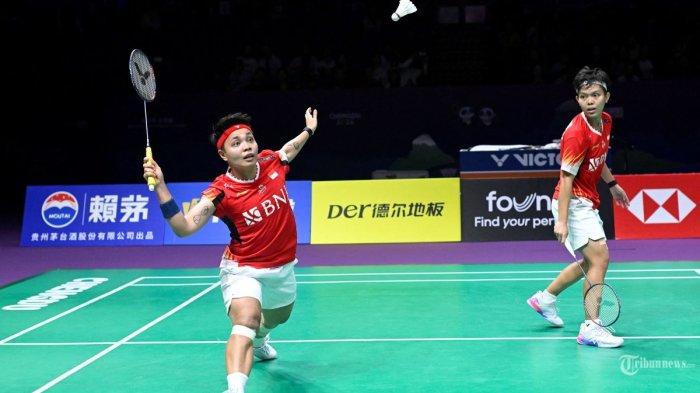 Indonesia Apriyani Rahayu dan Siti Fadia Silva Ramadhanti saat melawan pebulu tangkis Korea Selatan Baek Ha-Na dan Lee So-Hee saat pertandingan semifinal ganda putri di turnamen bulu tangkis Piala Thomas dan Uber di Chengdu, di provinsi Sichuan barat daya Tiongkok pada 4 Mei , 2024.