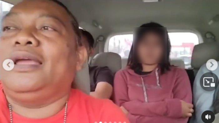 Intan, salah satu pelaku duel di Palembang menggunakan senjata tajam.